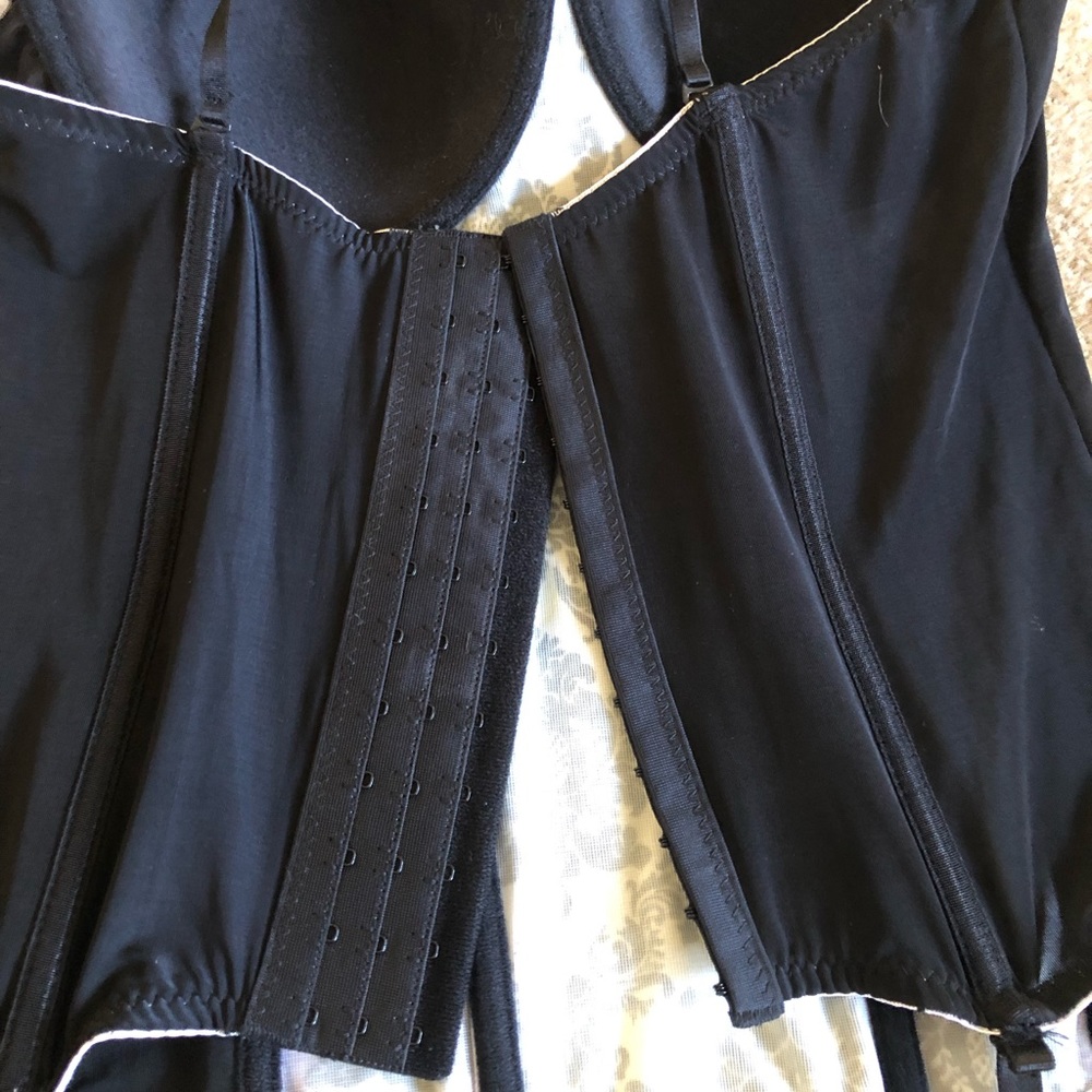 Corset Lingerie w/Garters - 36C - Sexy - Floral - Black & White - Picture 5 of 6